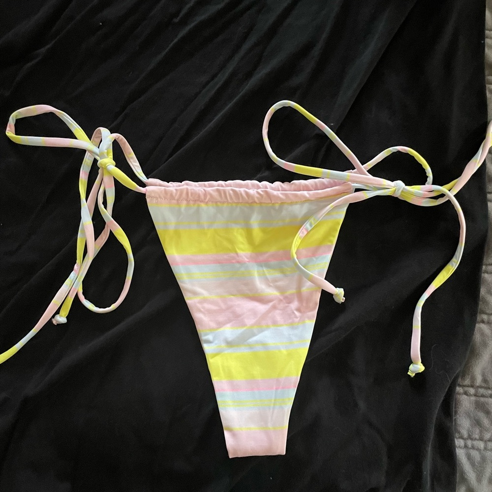 Franklin bikini bottom - Medium- New without tag